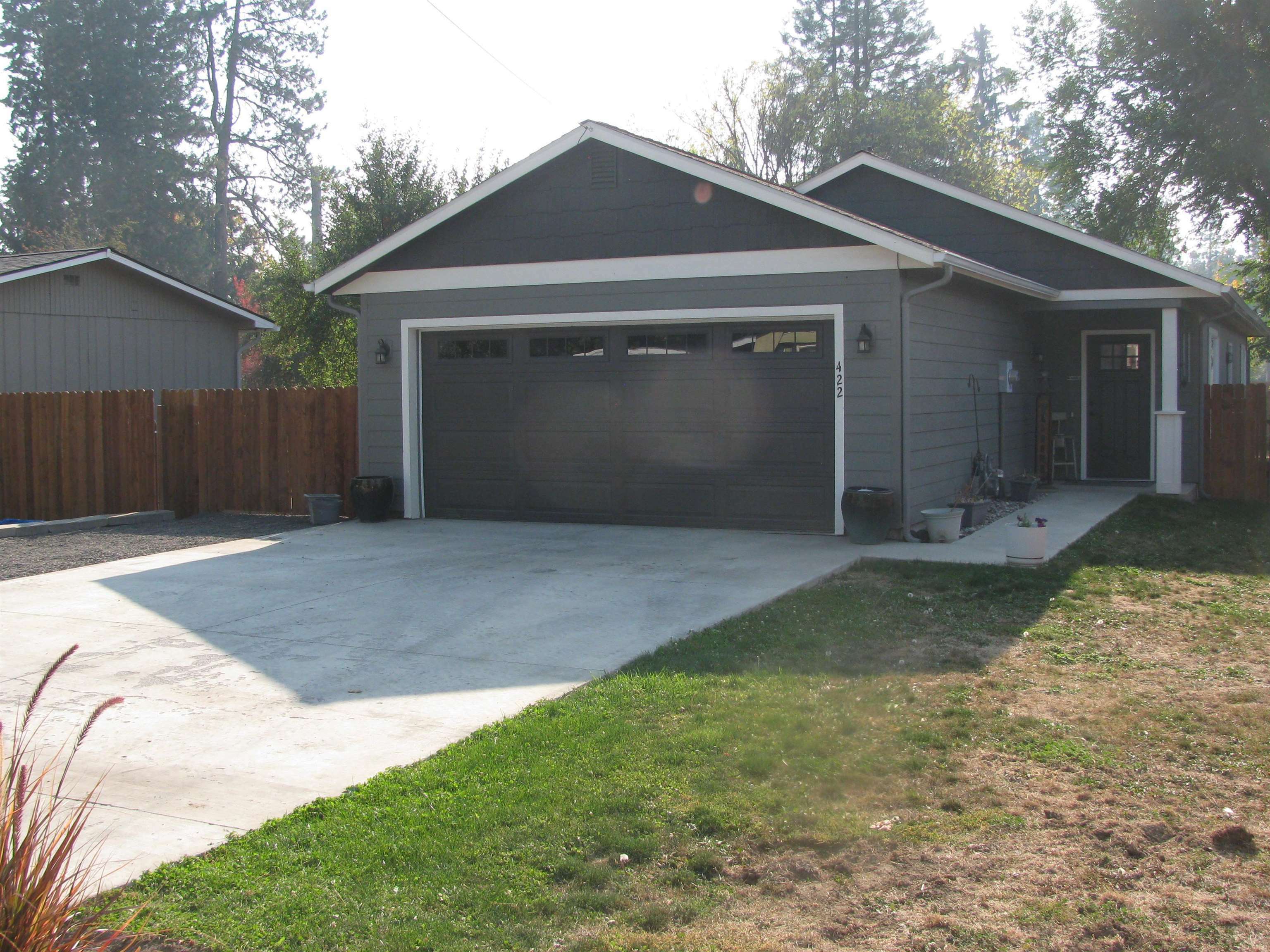 Property Photo: 422 E 4th St WA 99006