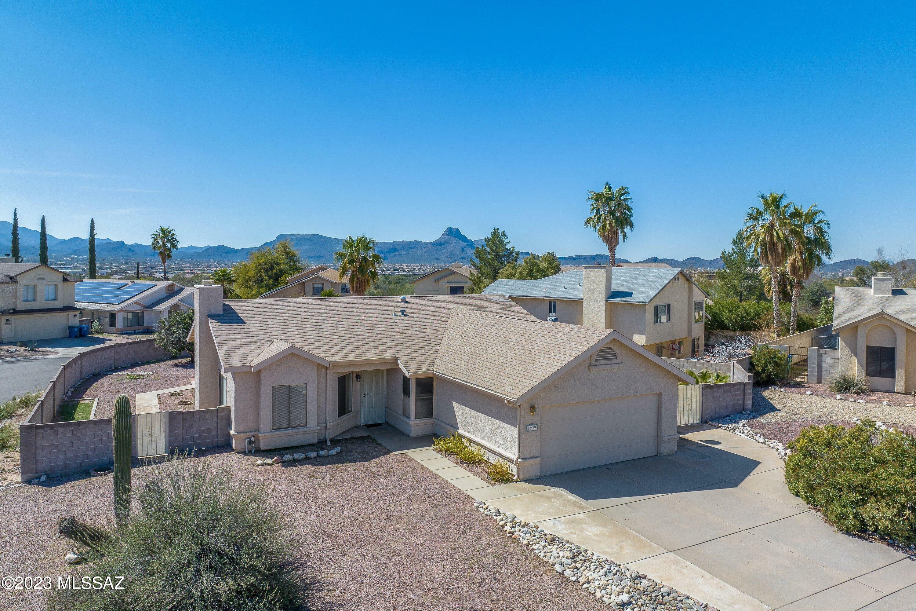 Property Photo: 8939 N Spinel Place AZ 85742