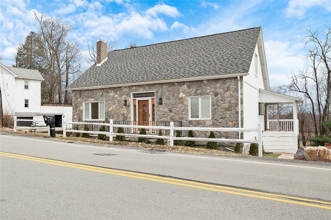 Property Photo: 401 Gill Hall Rd PA 15025