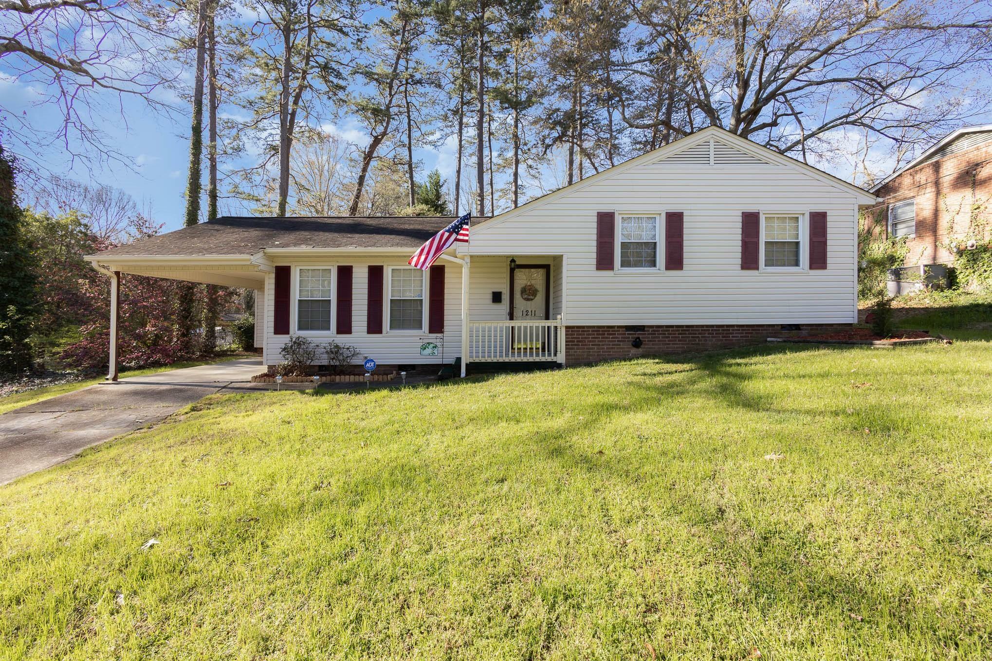 Property Photo:  1211 Kenilworth Drive  NC 28052 