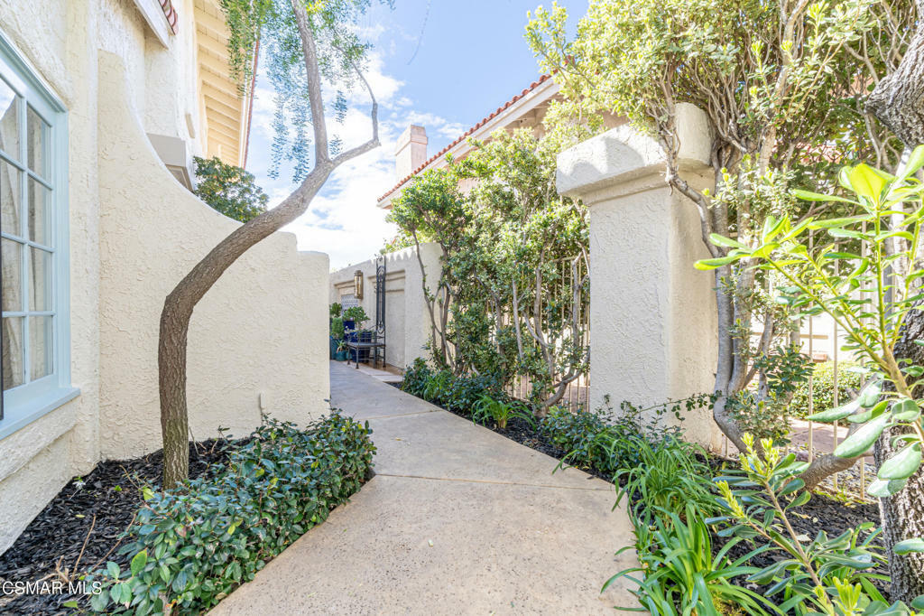 Property Photo:  1685 Plum Hollow Circle  CA 91362 