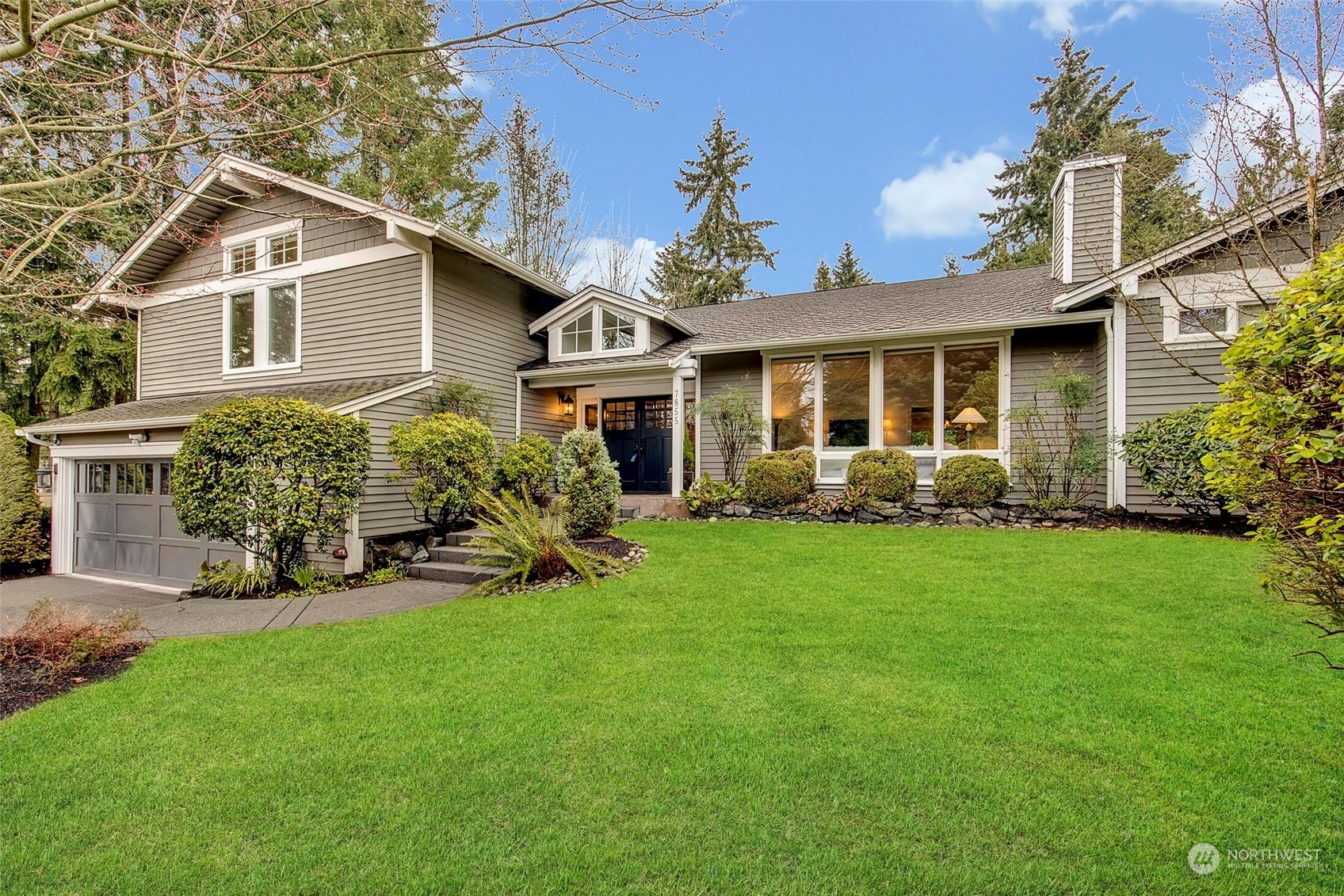 Property Photo:  7855 SE 73rd Place  WA 98040 