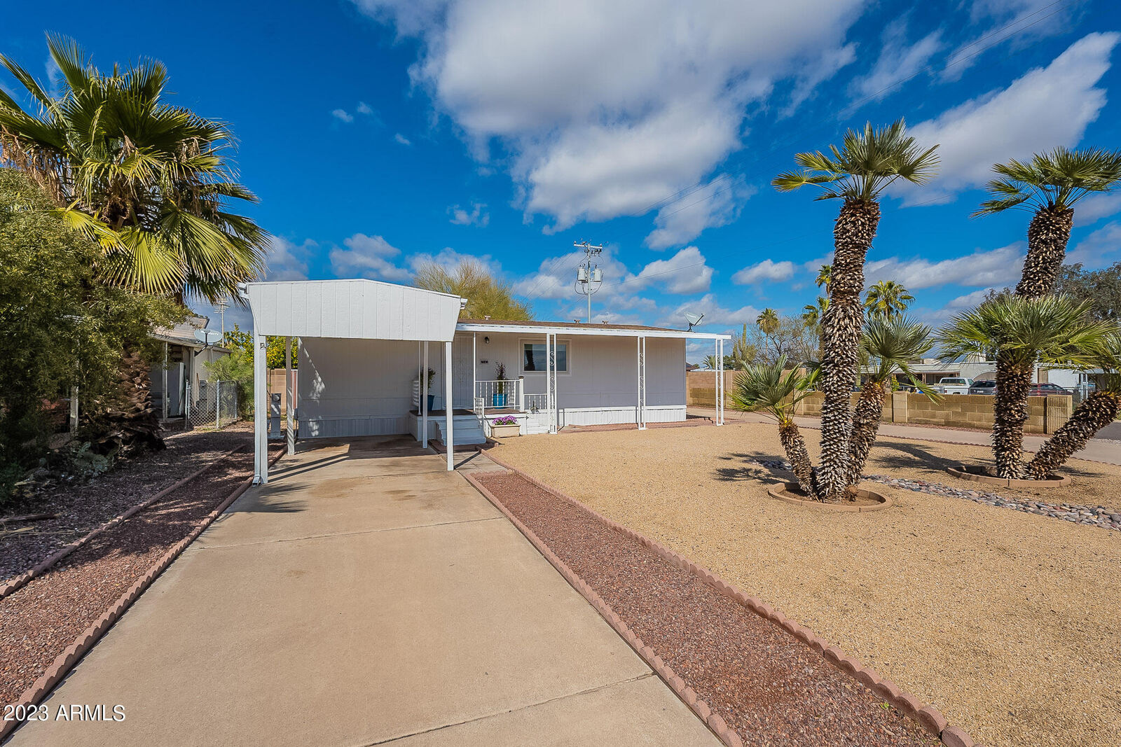 Property Photo: 2542 E Oraibi Drive AZ 85050