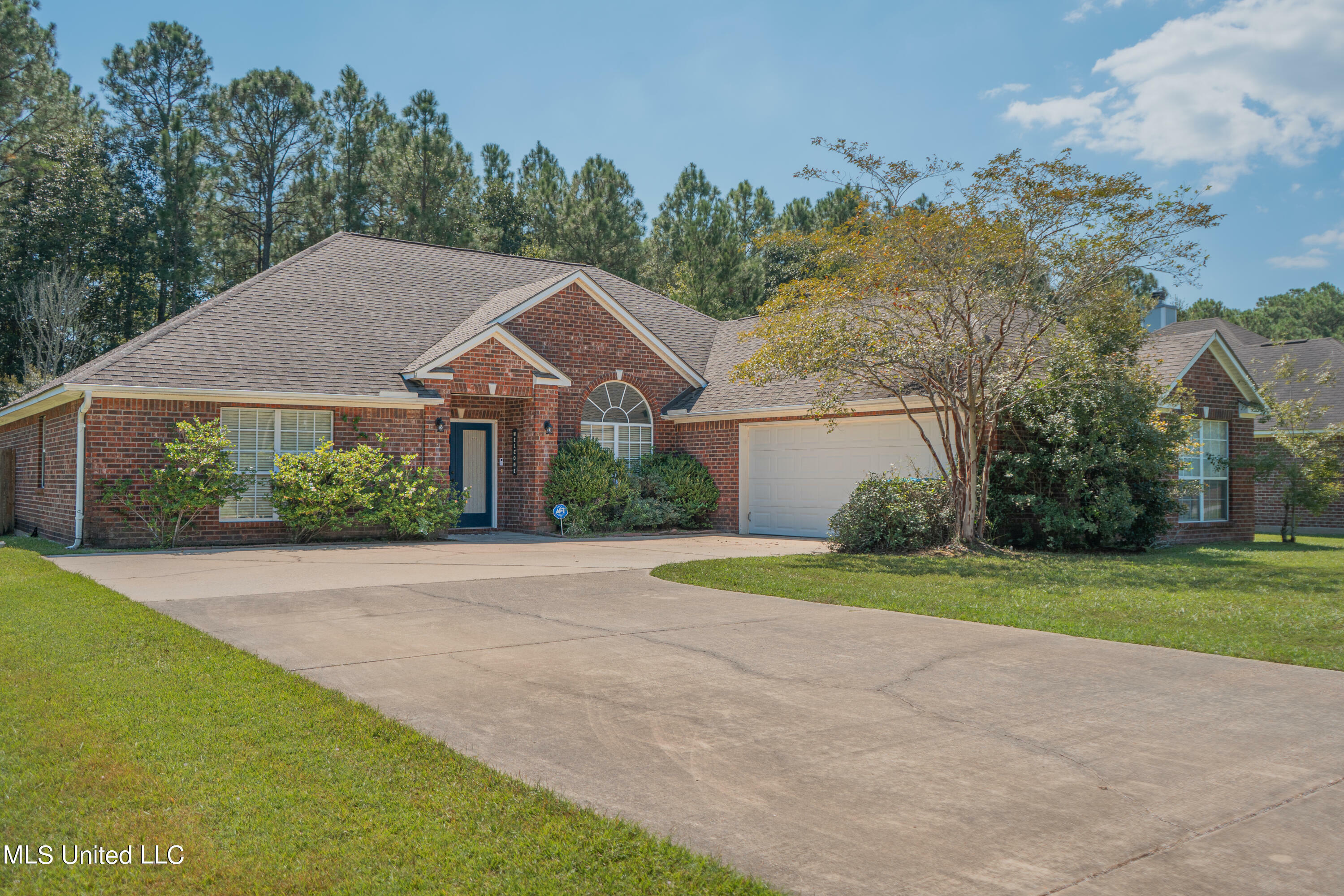 Property Photo:  1701 Fairway Drive  MS 39553 