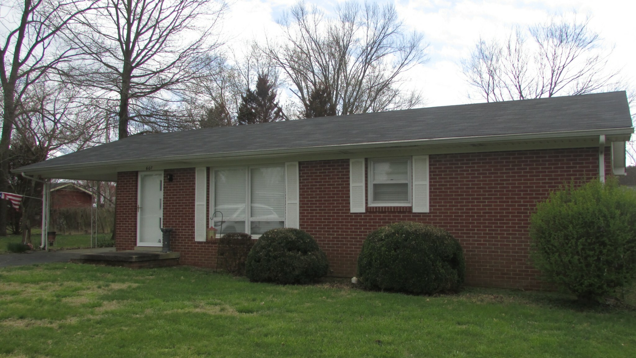 Property Photo:  607 2nd St  TN 38464 