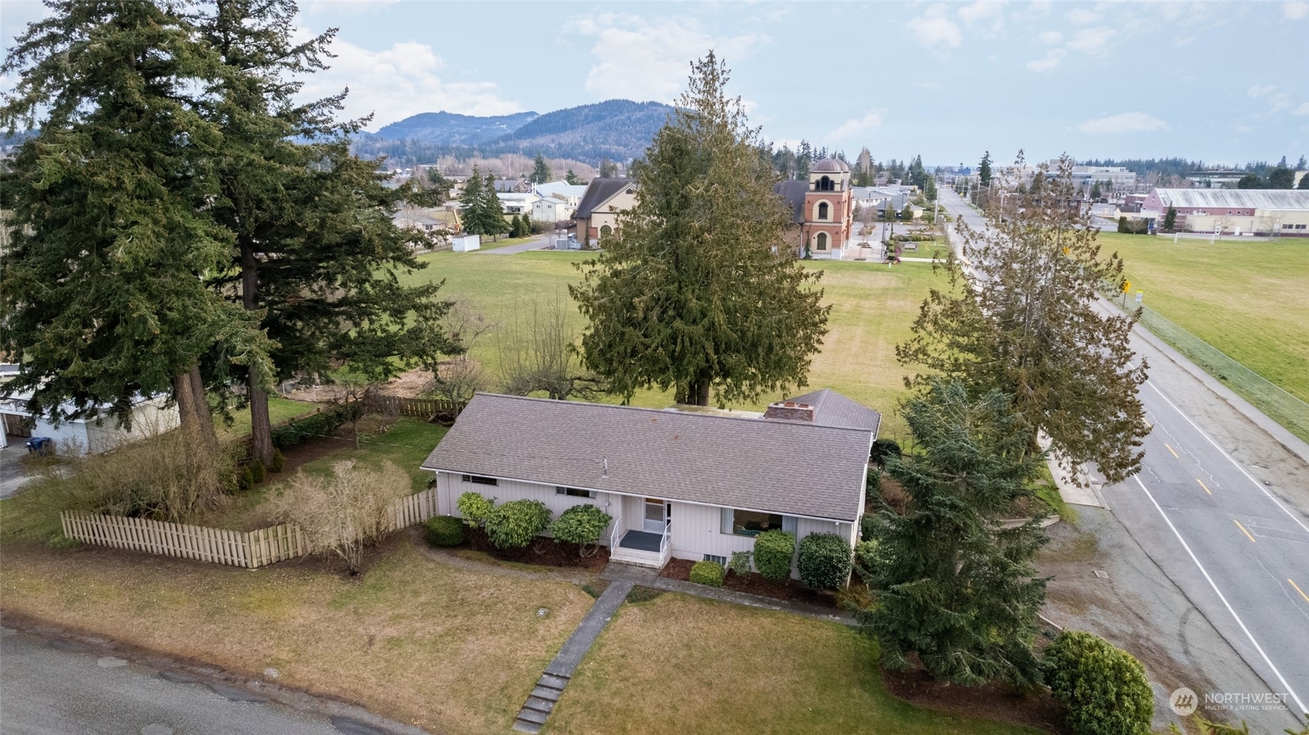 Property Photo:  1504 E Highland Avenue  WA 98273 