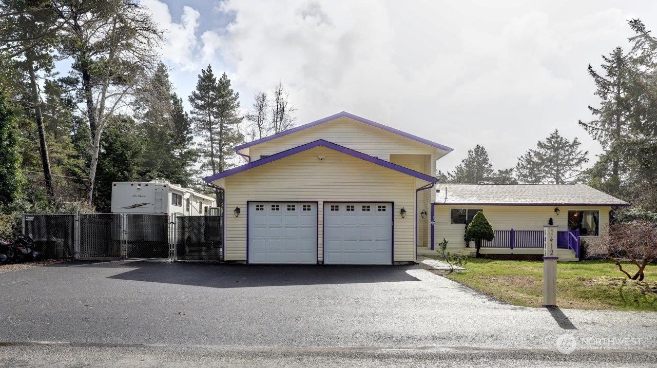 Property Photo:  1412 274th Place  WA 98640 