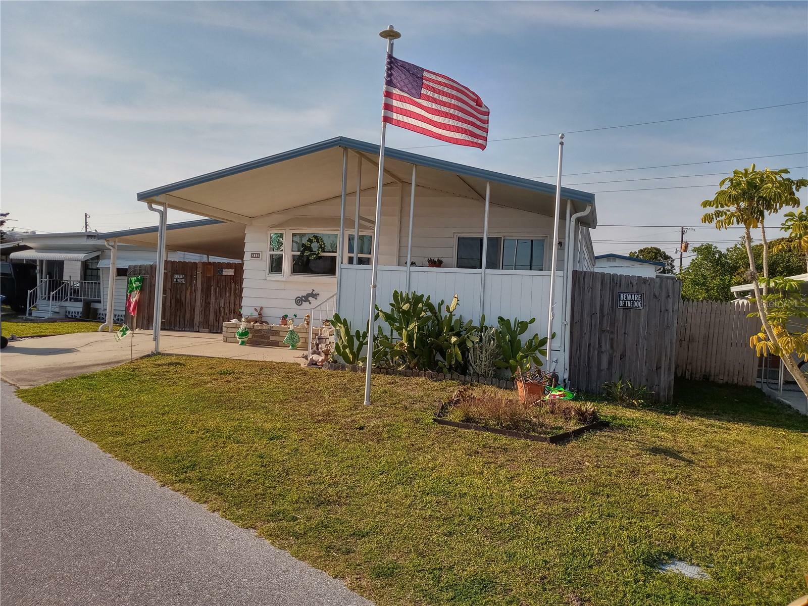 Property Photo: 315 51st Avenue Drive W FL 34207