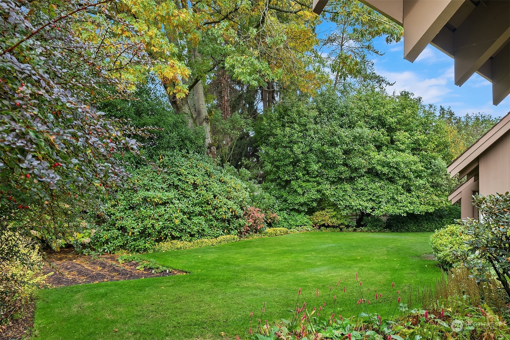 Property Photo:  4 Skagit Key  WA 98006 