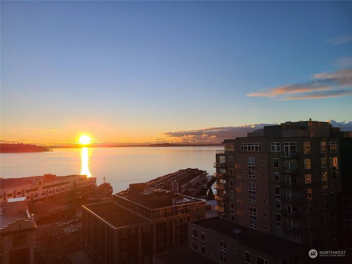 Property Photo:  2717 Western Avenue 9008  WA 98121 