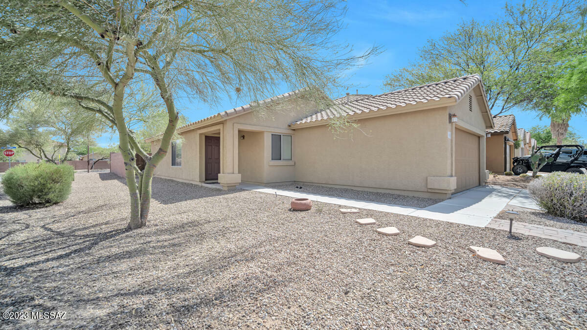 Property Photo:  435 W Amber Hawk Court  AZ 85614 