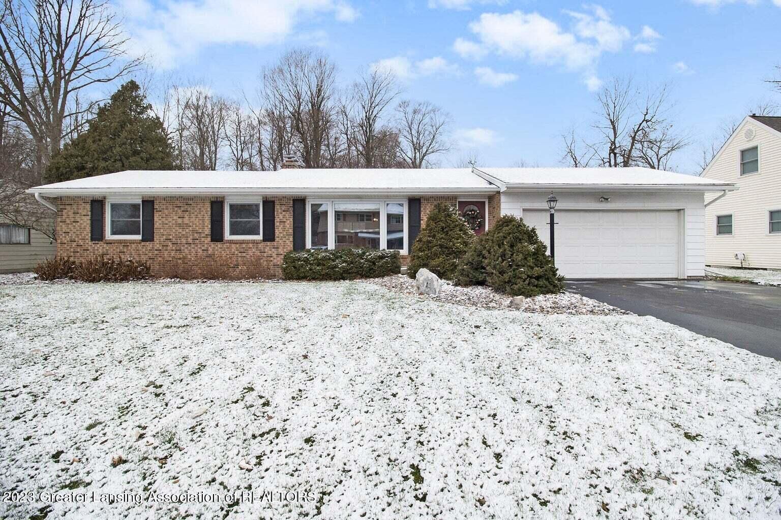 Property Photo:  1725 Laurelwood Drive  MI 48842 