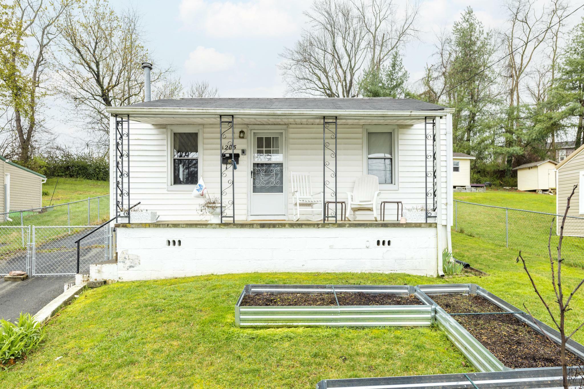 Property Photo:  1205 West Main Street  TN 37604 