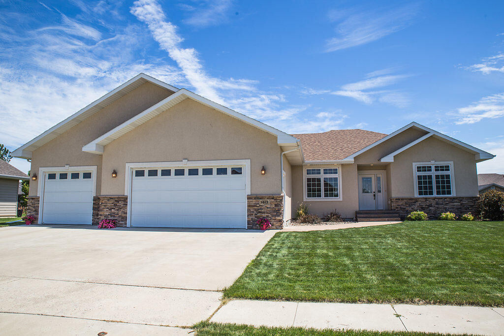 Property Photo: 1612 Norwood Drive SD 57401