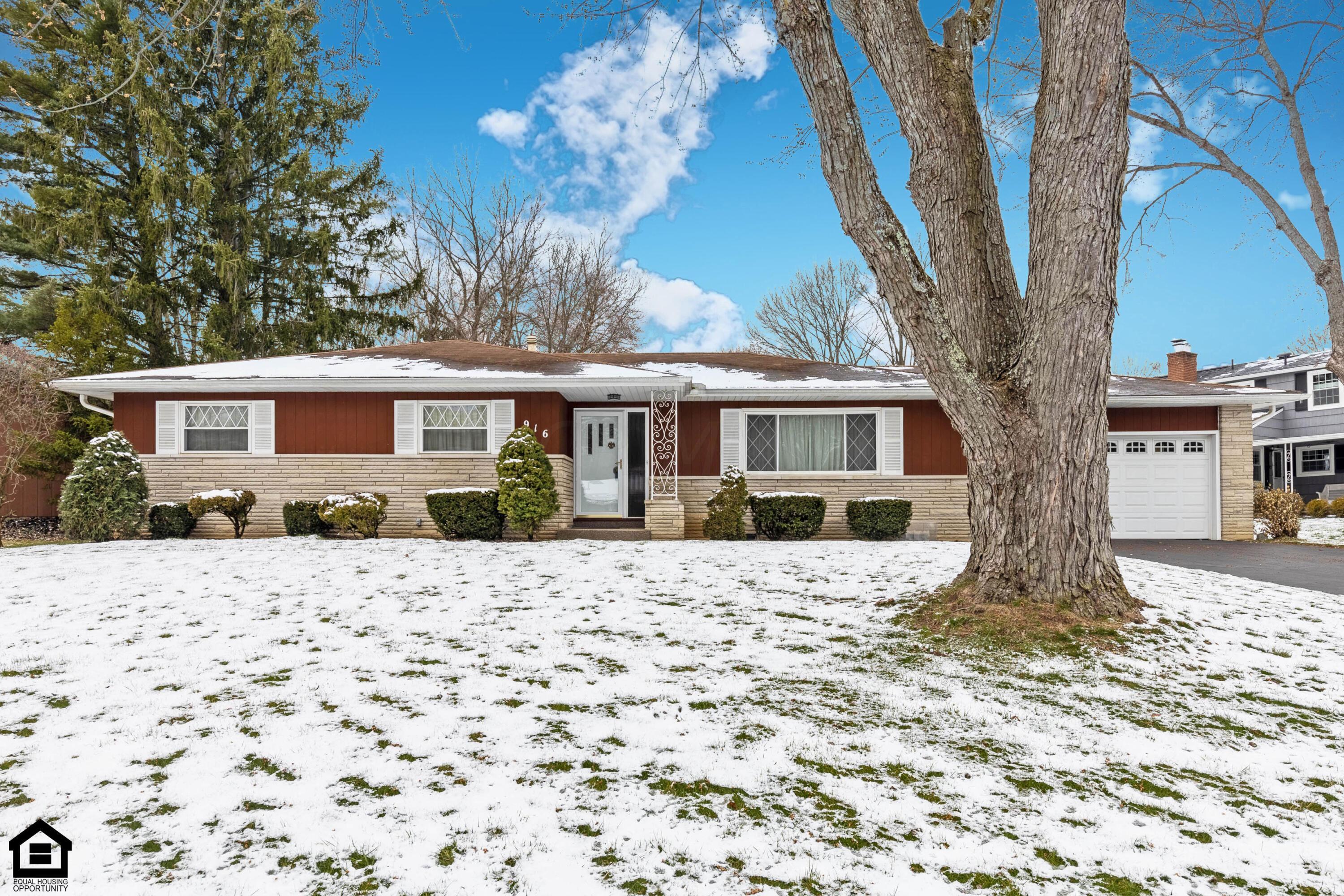 Property Photo: 916 Stoney Creek Road OH 43235