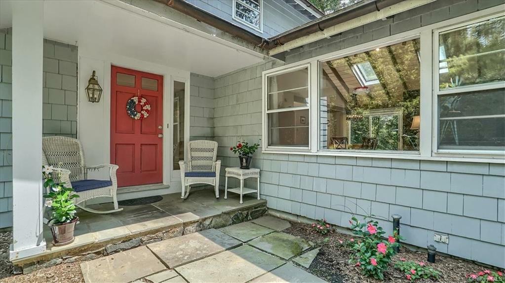 Property Photo:  3 Tatomuck Road E  NY 10576 