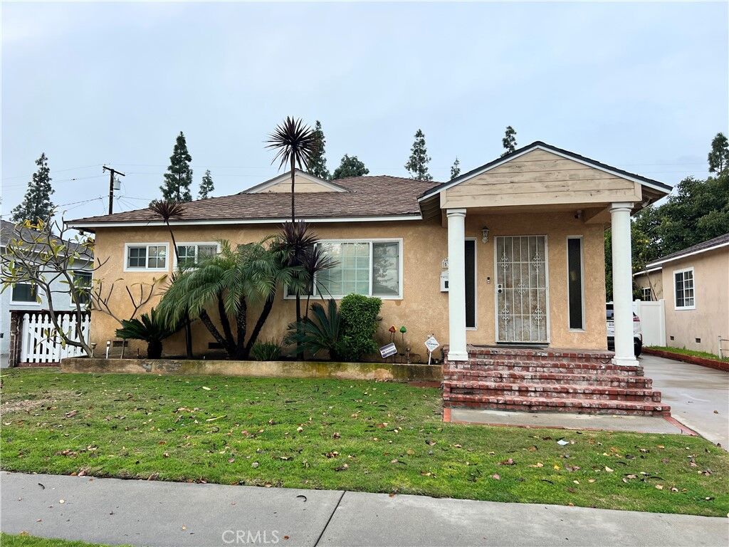 Property Photo: 5345 Dunrobin Avenue CA 90713