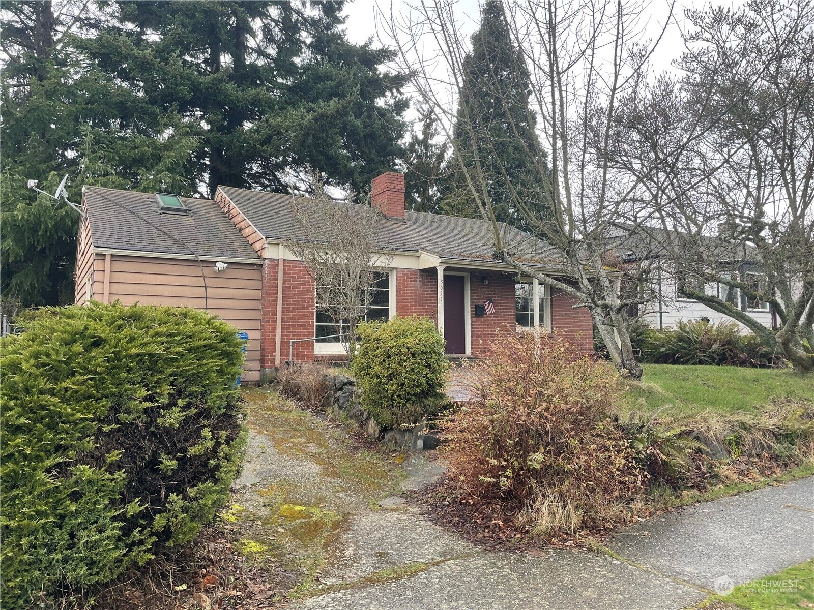 Property Photo:  3611 41st Avenue W  WA 98199 