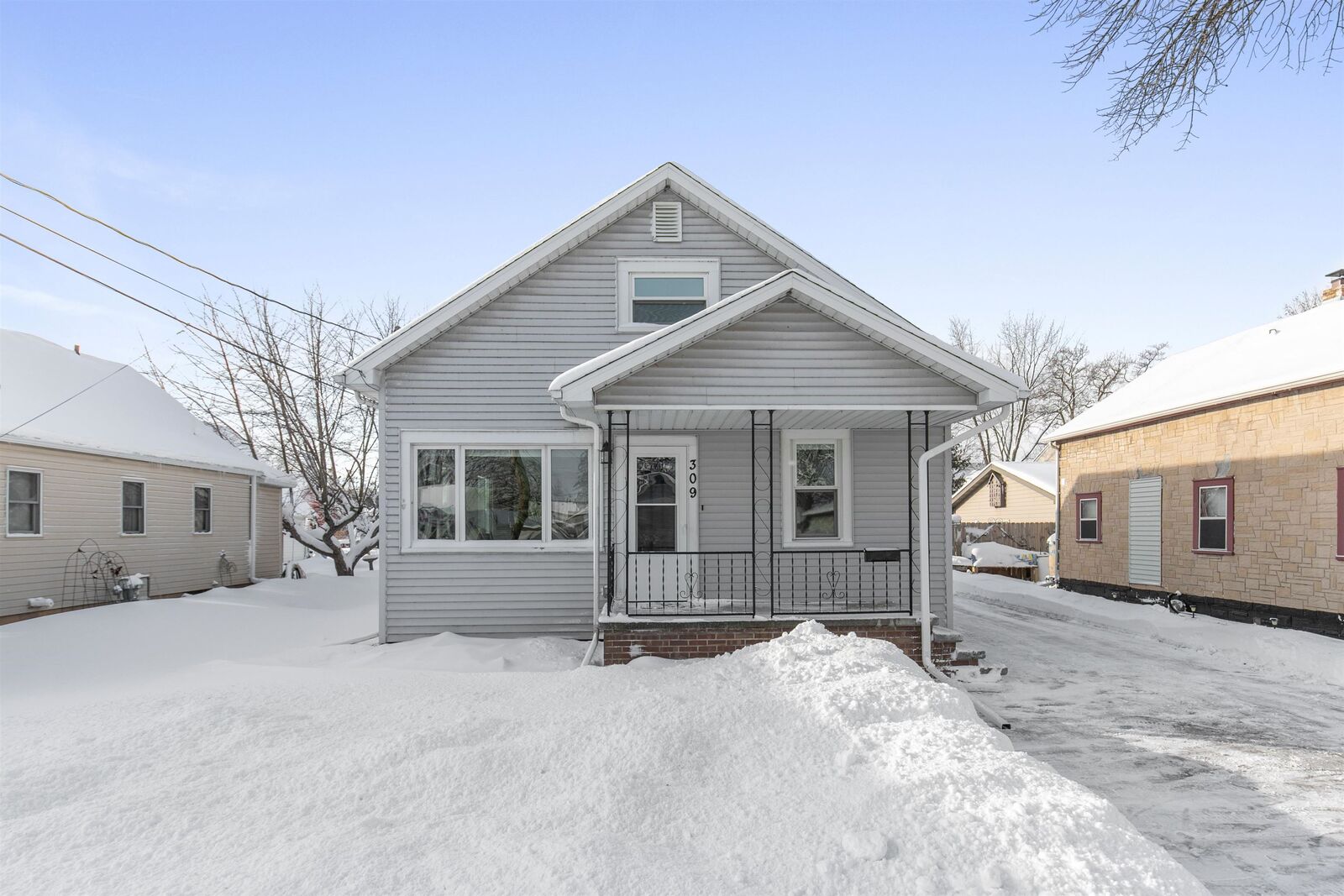 Property Photo:  309 Grandview Avenue  WI 54952-2225 