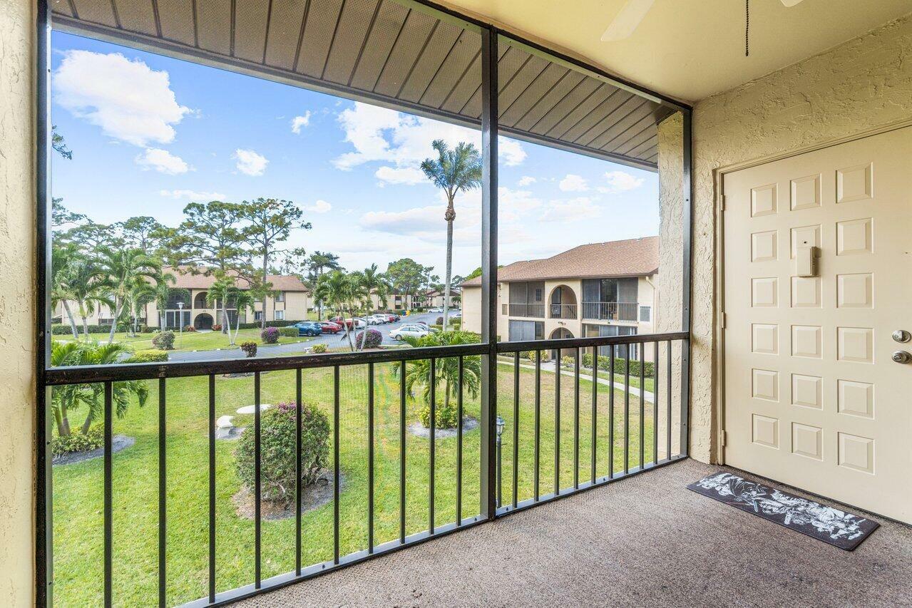 Property Photo: 218 Pine Hov Circle D-2 FL 33463