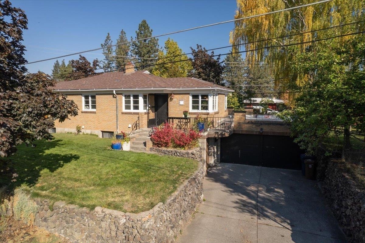 Property Photo: 3130 W Rosamond Ave WA 99224