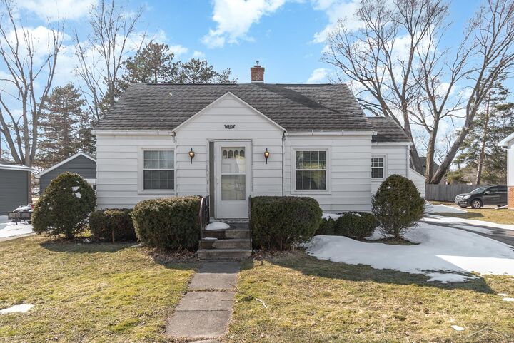 158 S Sixth St  Freeland MI 48623 photo