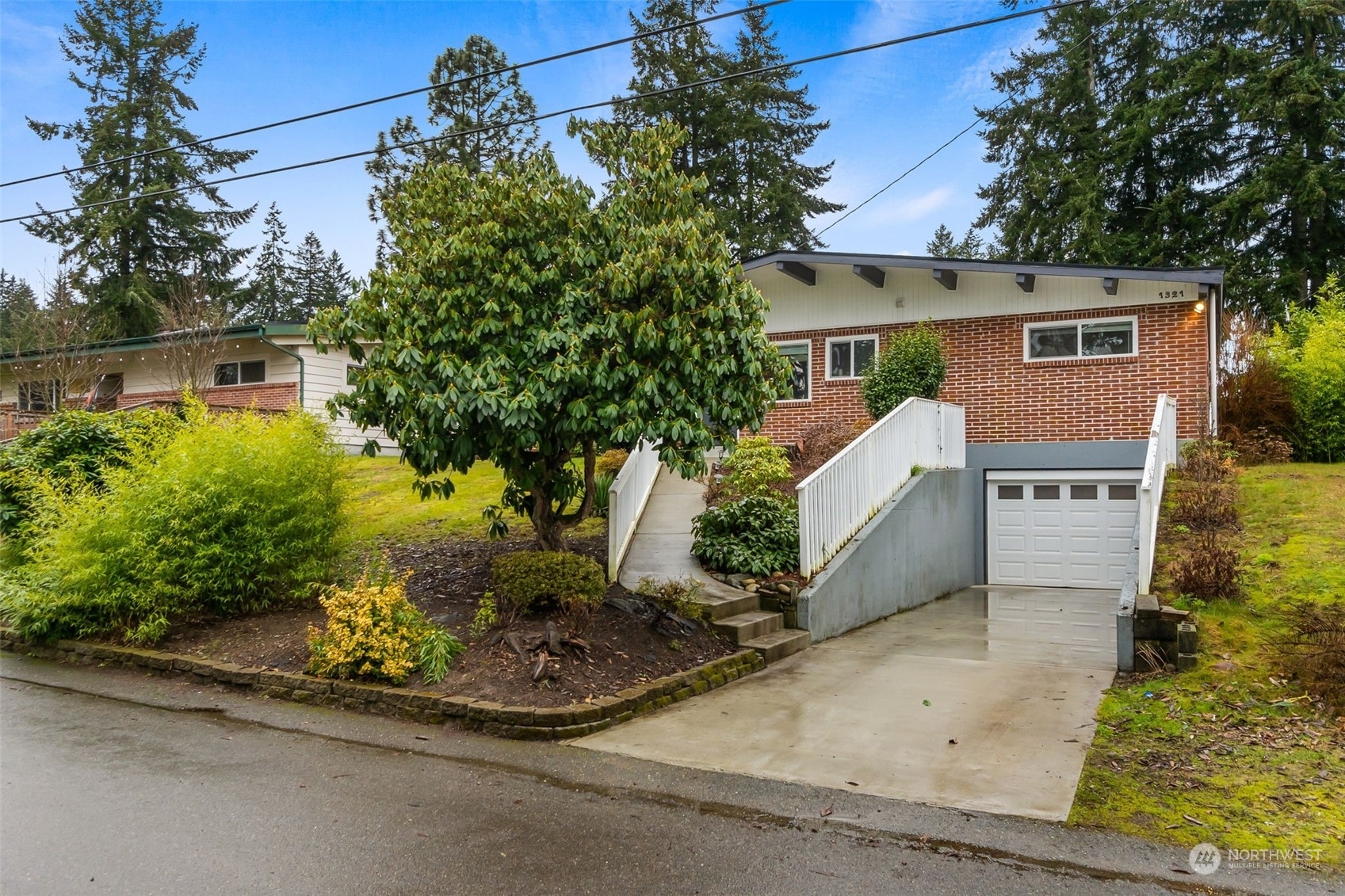 Property Photo:  1321 Warner Street NE  WA 98516 