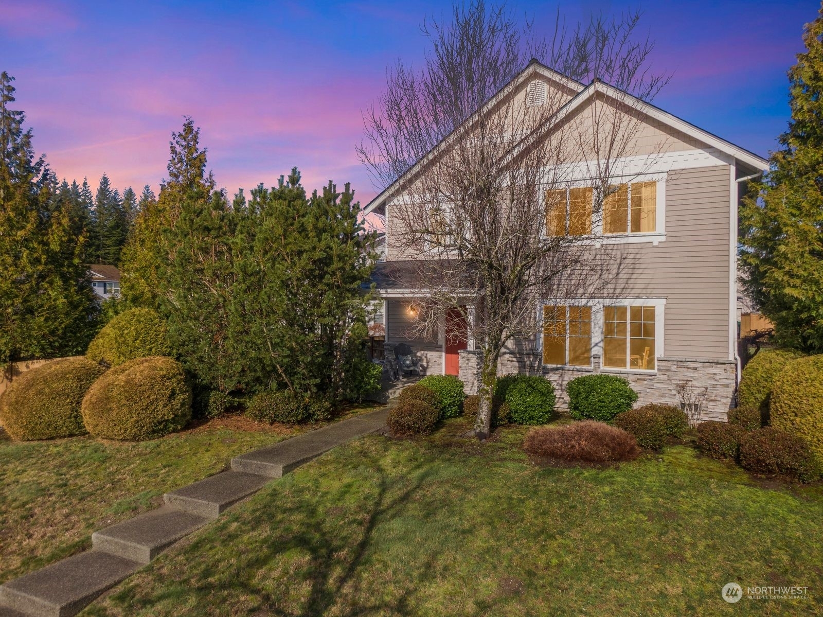 Property Photo:  7709 Douglas Avenue SE  WA 98065 