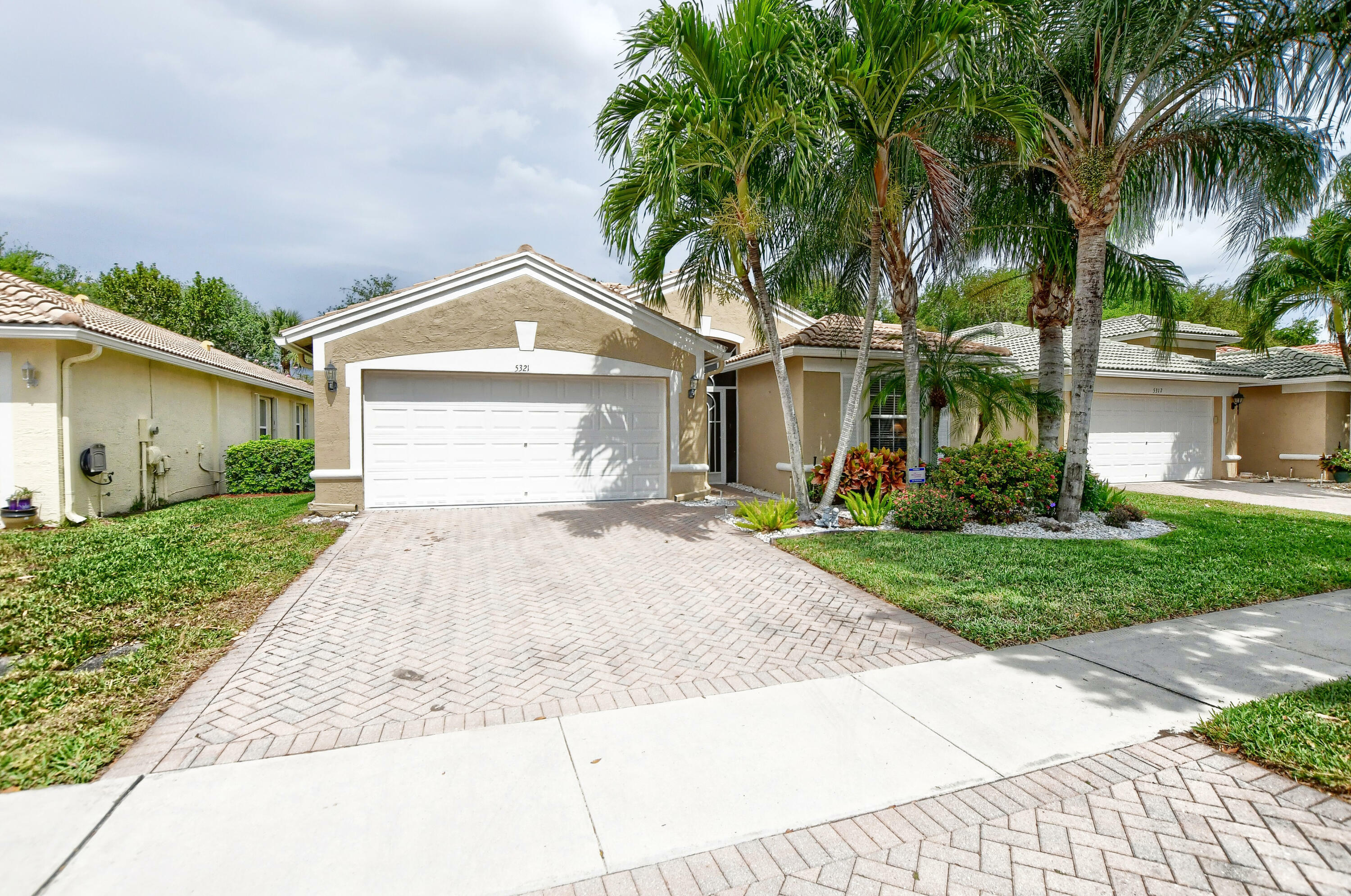 Property Photo:  5321 Toscana Trail  FL 33437 