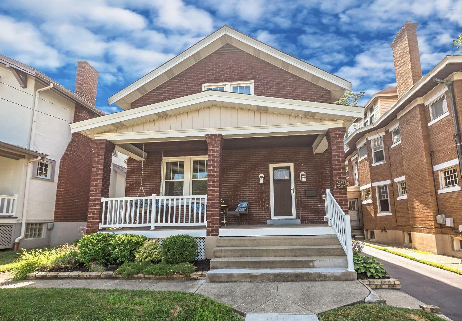 Property Photo: 3645 Amberson Ave OH 45208