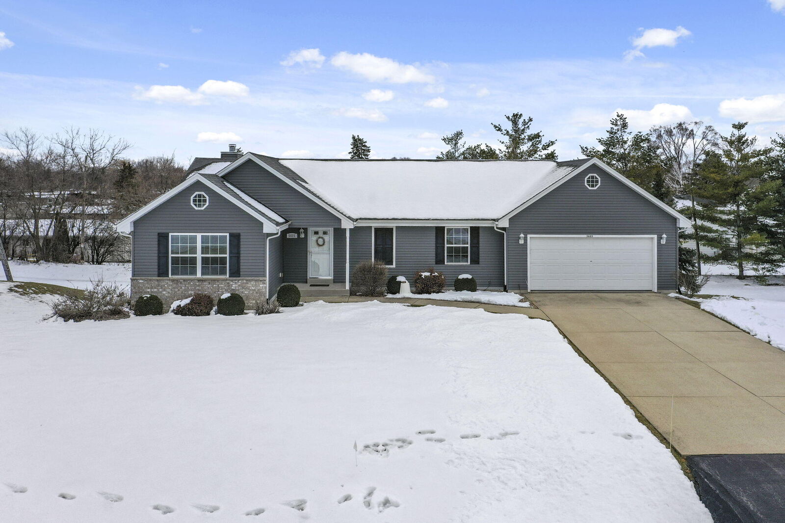 Property Photo: 5625 Eagle Point Dr WI 53406