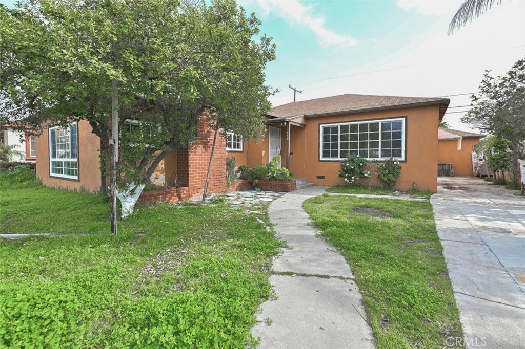 Property Photo:  534 W Victor Avenue  CA 92801 