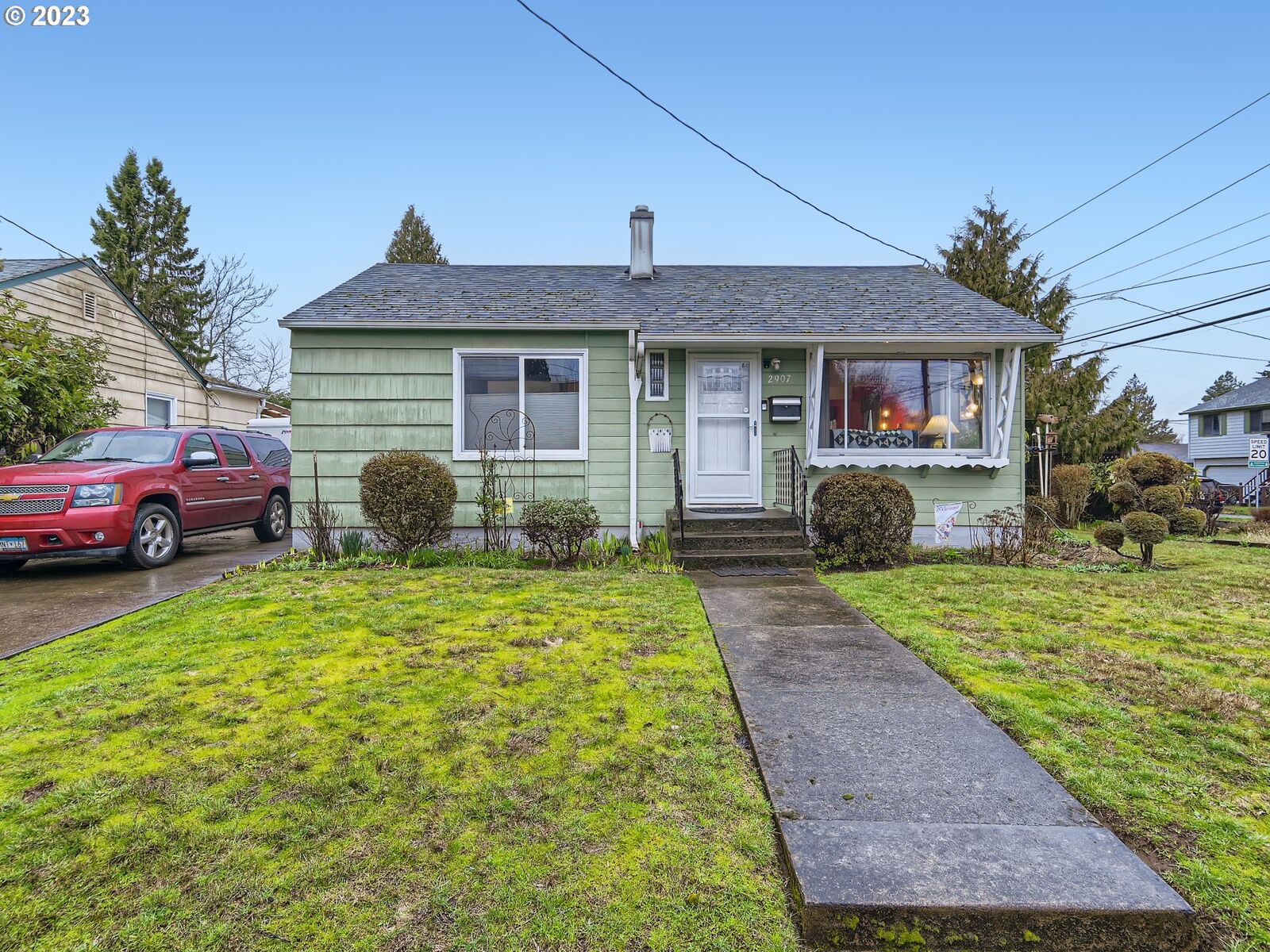Property Photo:  2907 SE 71st Ave  OR 97206 