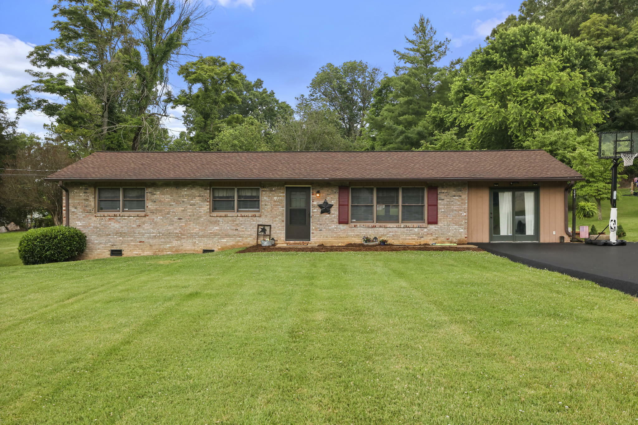 Property Photo:  221 Warren Street  TN 37656 