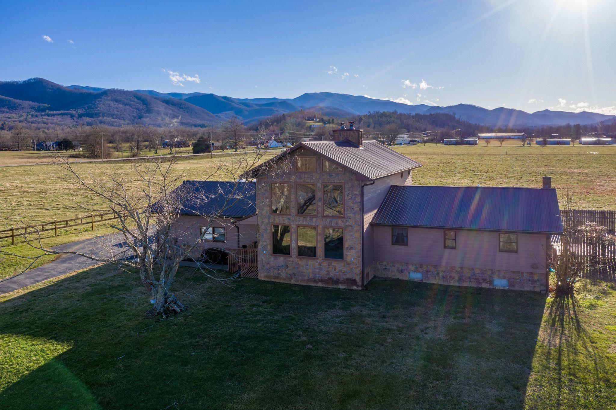 Property Photo:  324 Bill Mauk Road  TN 37641 