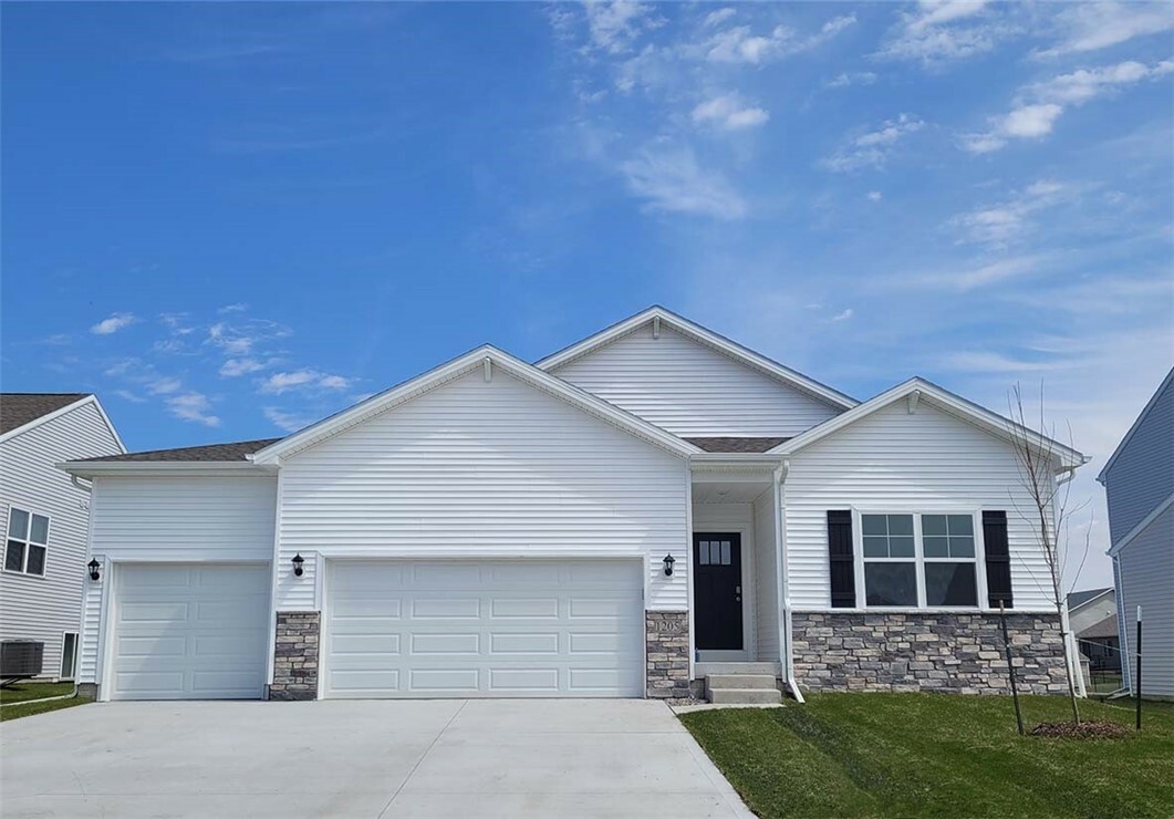 Property Photo:  1716 Southbridge Drive  IA 50003 