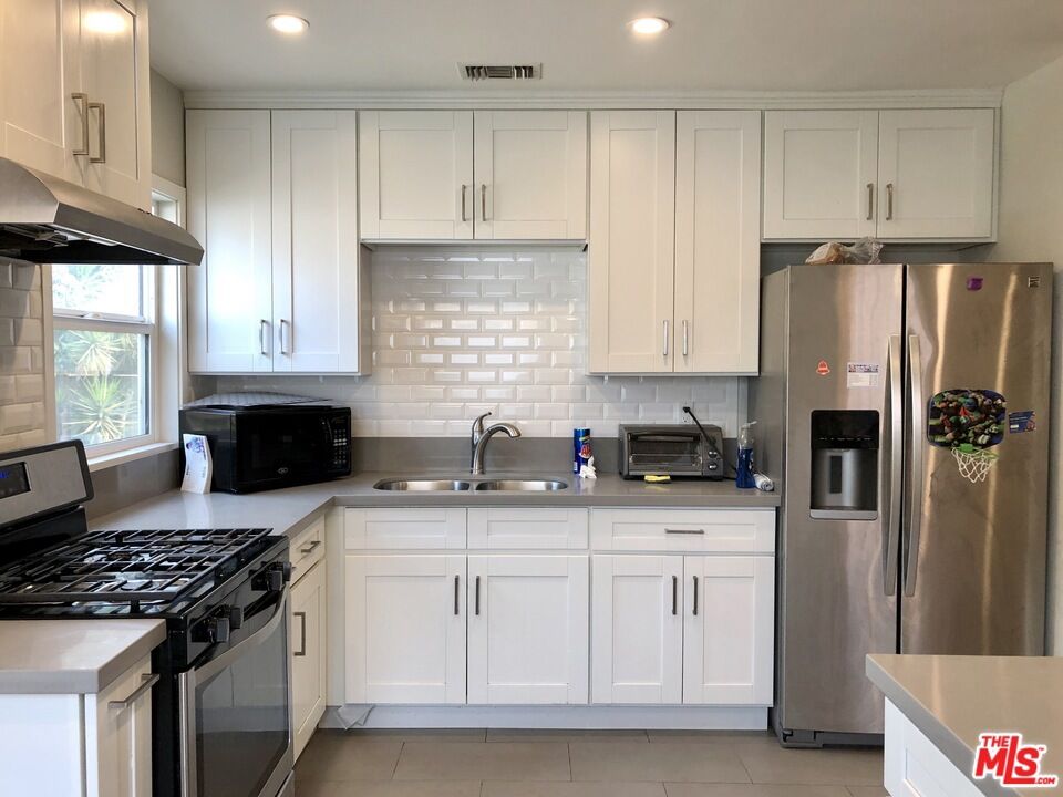 Property Photo: 6734 Ensign Avenue CA 91606
