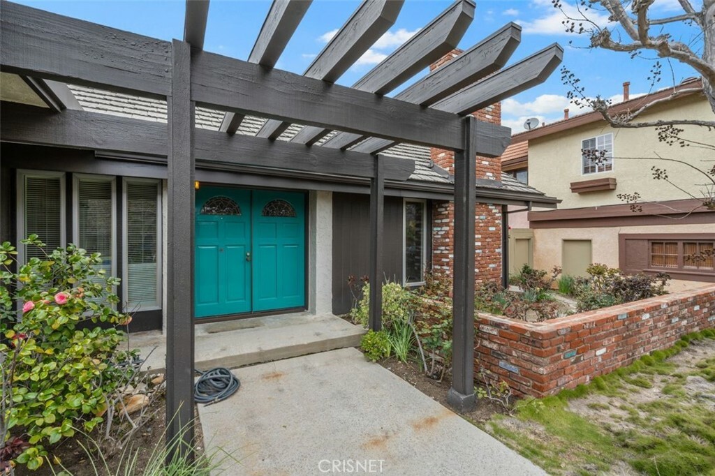 Property Photo:  19855 Greenbriar Drive  CA 91356 