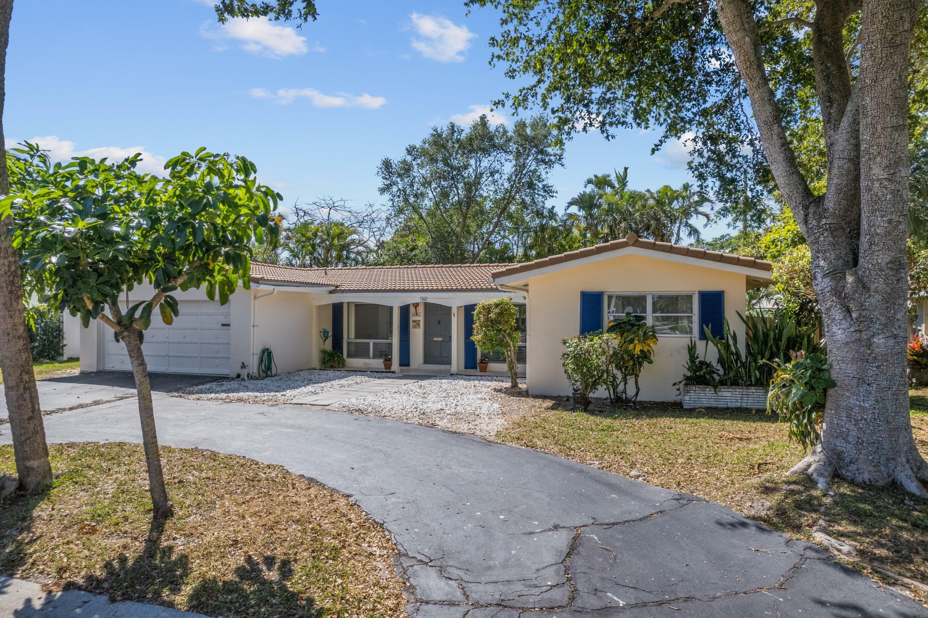 Property Photo:  700 W Camino Real  FL 33486 