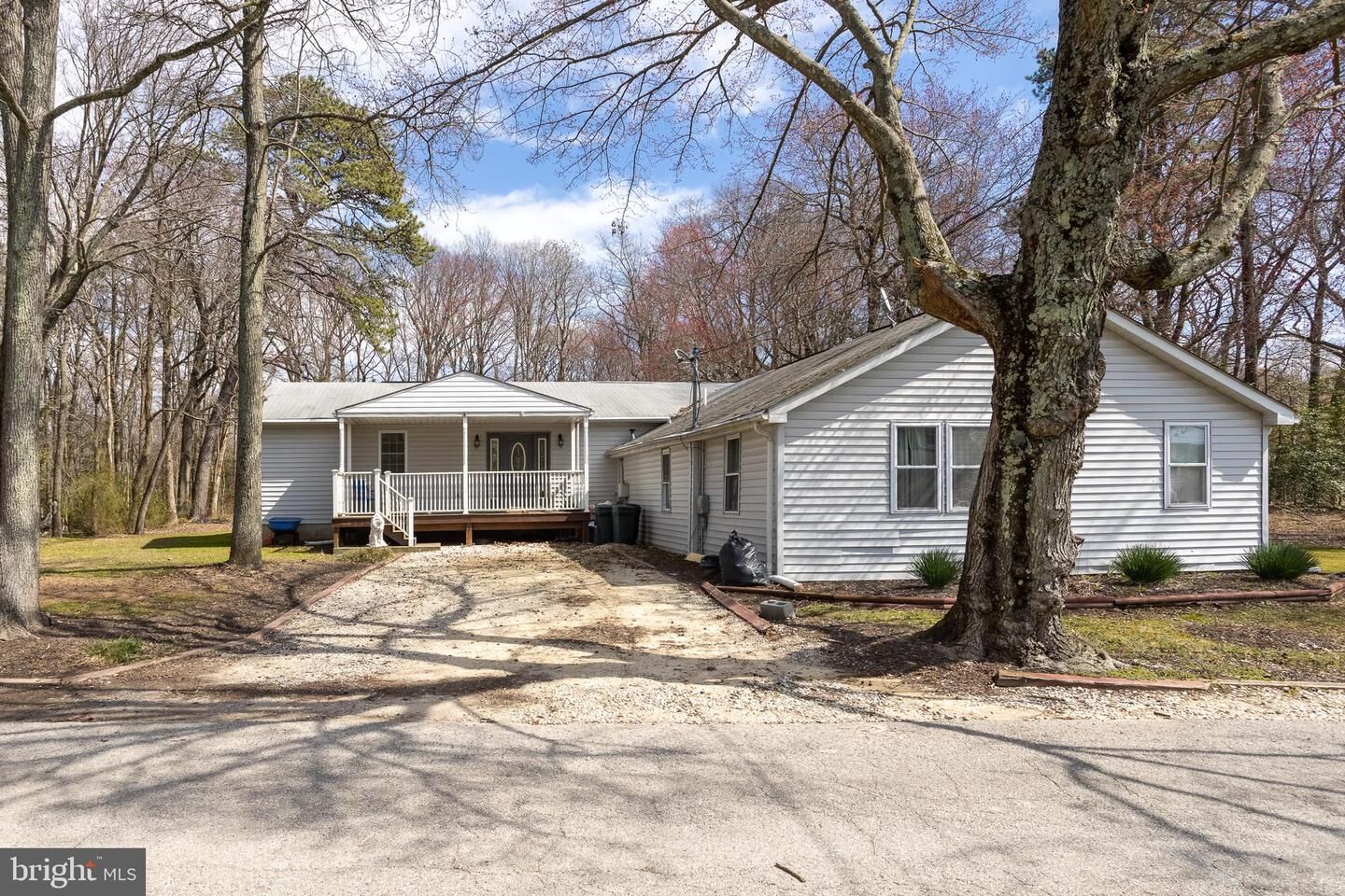Property Photo:  913 Middle Road  MD 21220 