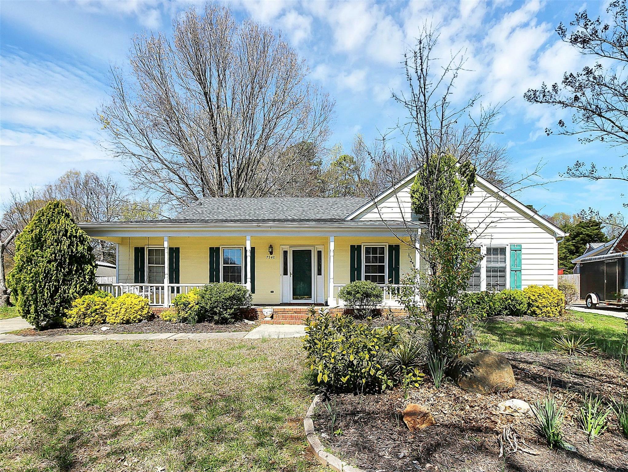 Property Photo: 7540 Walnut Wood Drive NC 28227