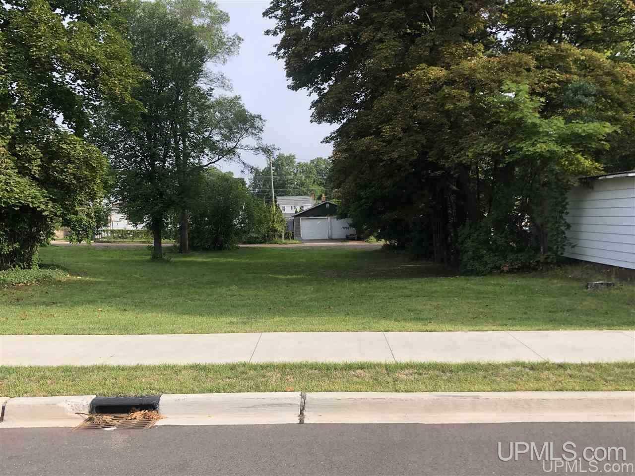 Property Photo:  322 W Park St  MI 49855 