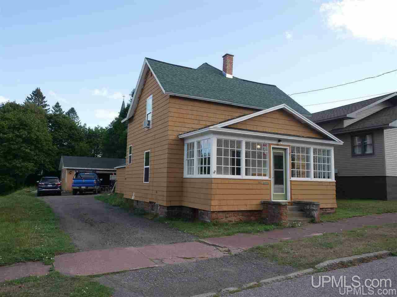 Property Photo:  142 Kearsarge St  MI 49913 