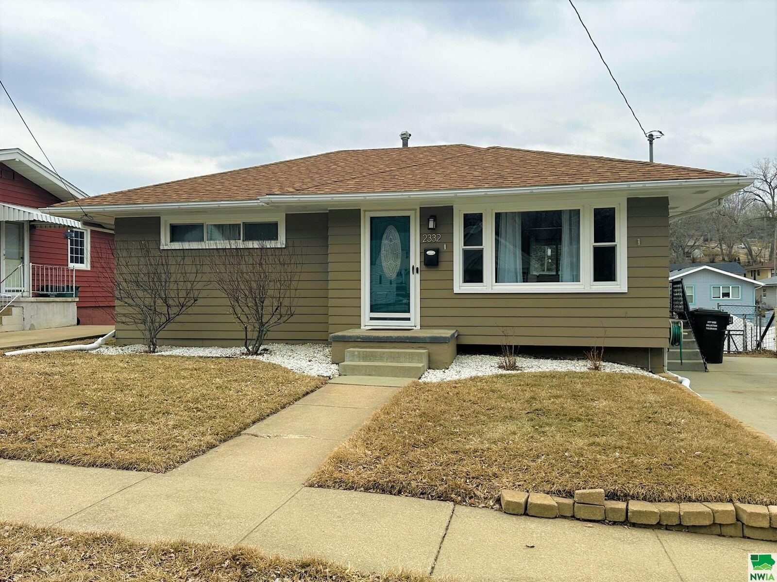 Property Photo: 2332 S Cleveland Street IA 51106