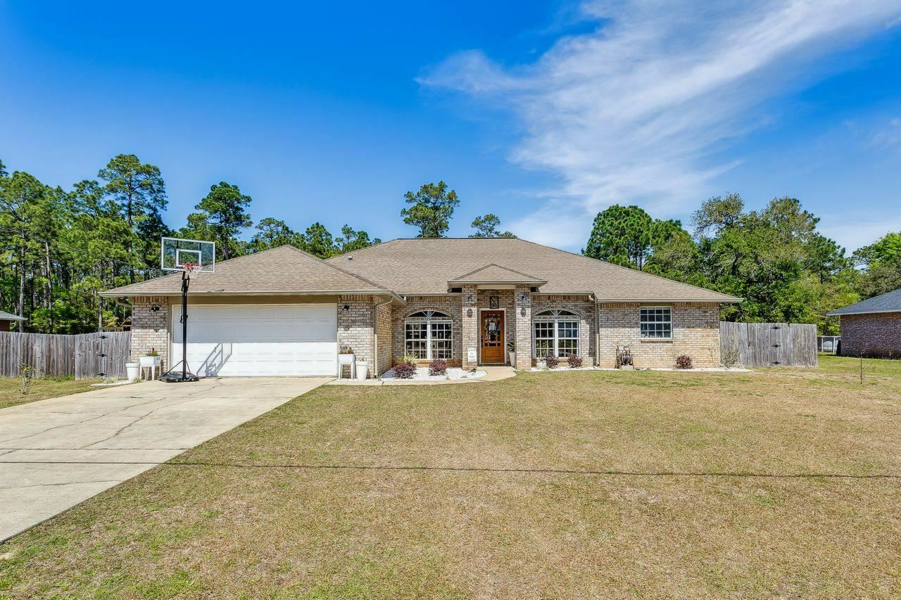 Property Photo: 6452 Bay Oaks Dr FL 32583