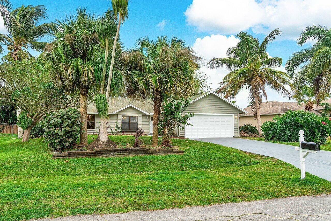 Property Photo: 106 SW Airview Avenue FL 34984
