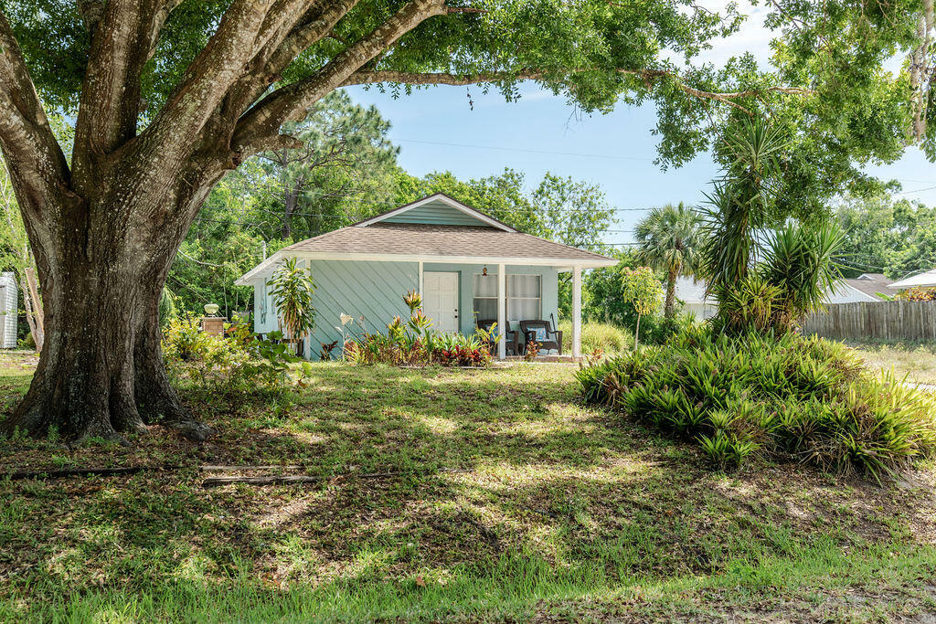 Property Photo:  1416 26th Avenue SW  FL 32962 