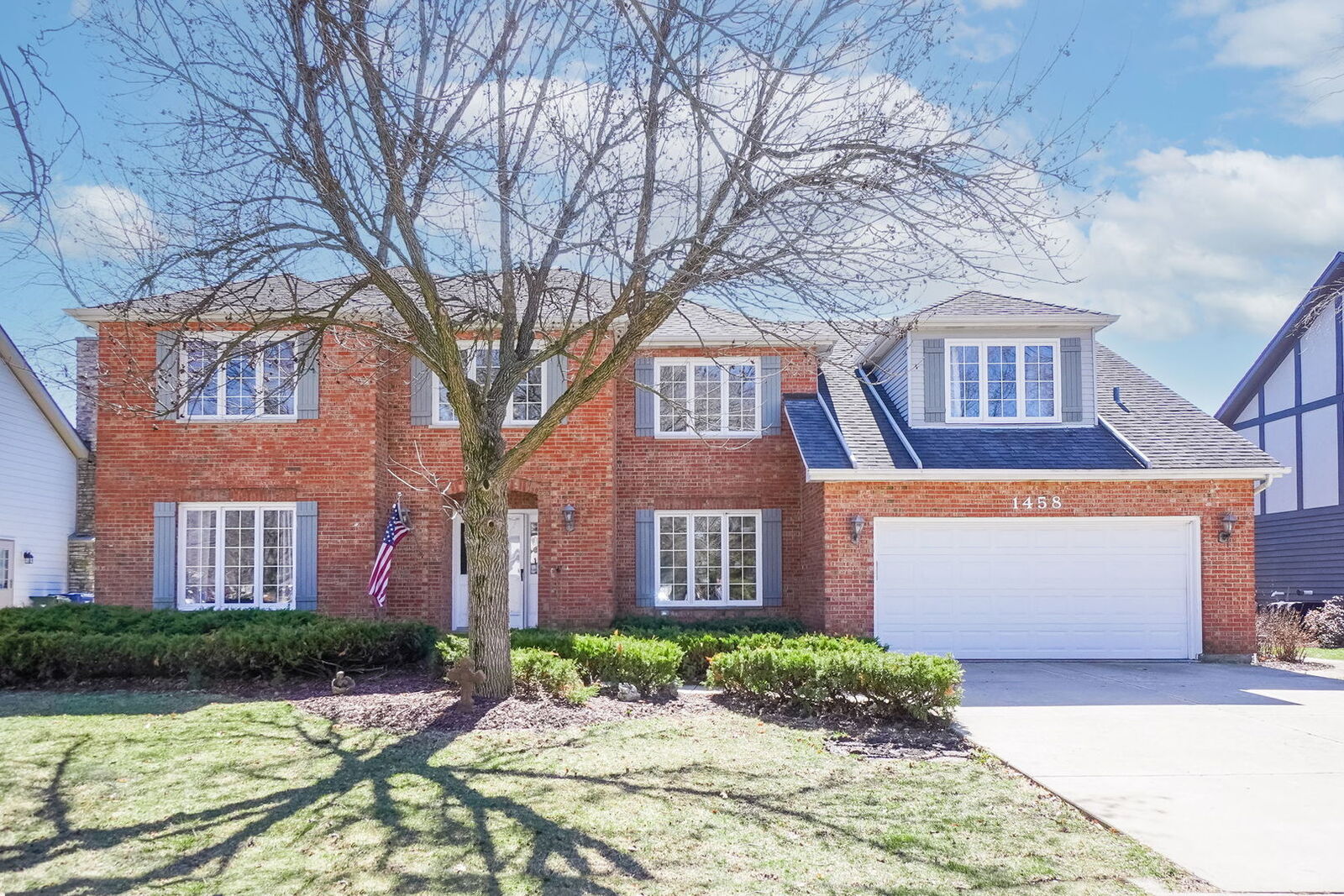 Property Photo: 1458 Lantern Circle IL 60540