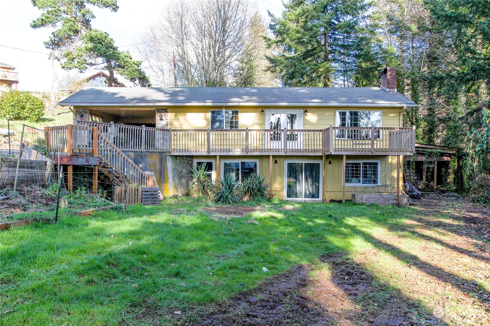 Property Photo:  32 Greenwood Road  WA 98612 