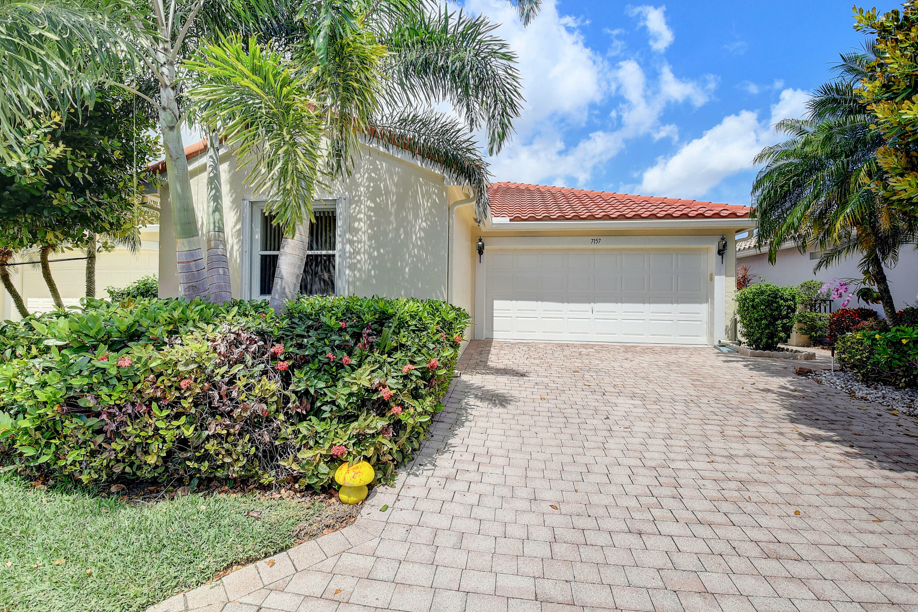 Property Photo:  7157 Foxworth Court  FL 33437 